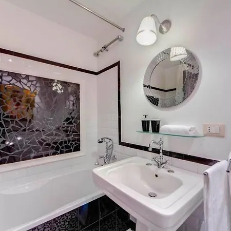 5 scole apartments-3